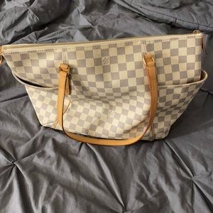 White Louis Vuitton Totally MM handbag